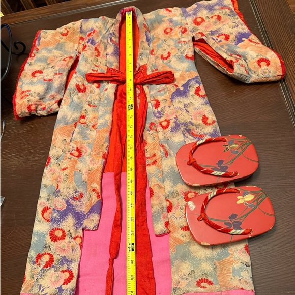Rare Vintage 1920’s Child’s Kimono and Wooden Sandals - Picture 13 of 14